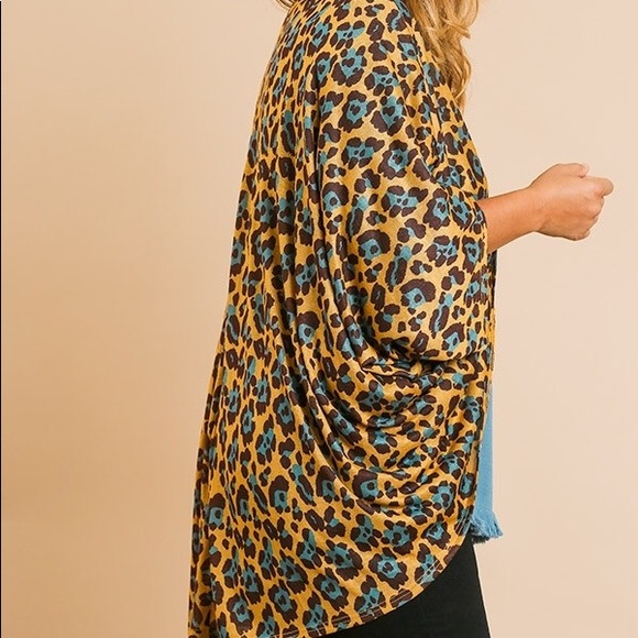 ⭐️⭐️last one⭐️⭐️umgee plus animal print kimono 1X - Picture 3 of 7